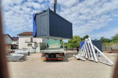 Unsere erste Box wird verladen